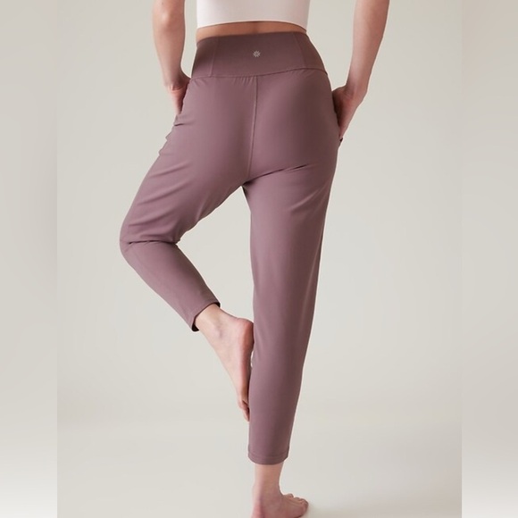 Athleta Elation Woman’s Joggers XS Athleisure Buttery Soft Pants Light Purple - Picture 2 of 6